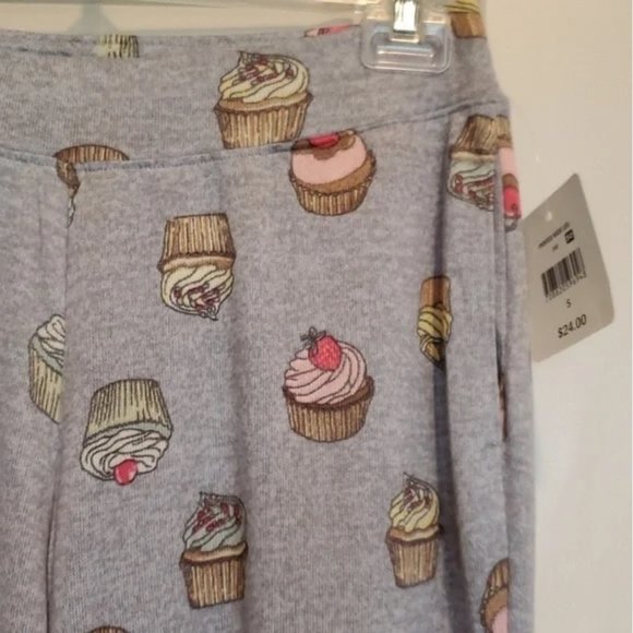 Womens Simple Pleasures CUPCAKES Pajama Lounge Pants Size S M L XL Pockets NWT - Picture 3 of 3